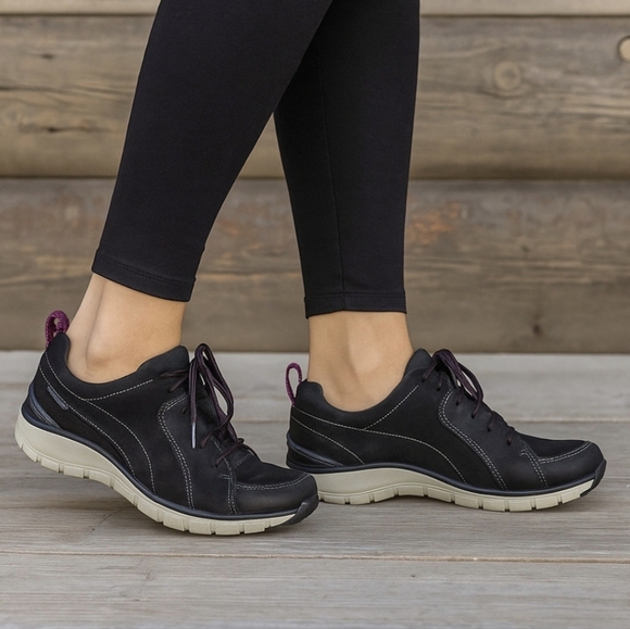 Clarks Shoes - Clarks Wavewalk Sporty Waterproof, Nubuck Leather, Comfort Walking Sneaker 8W